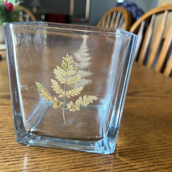 Clear Glass Vase with Fern Design - Picture 6 of 9
